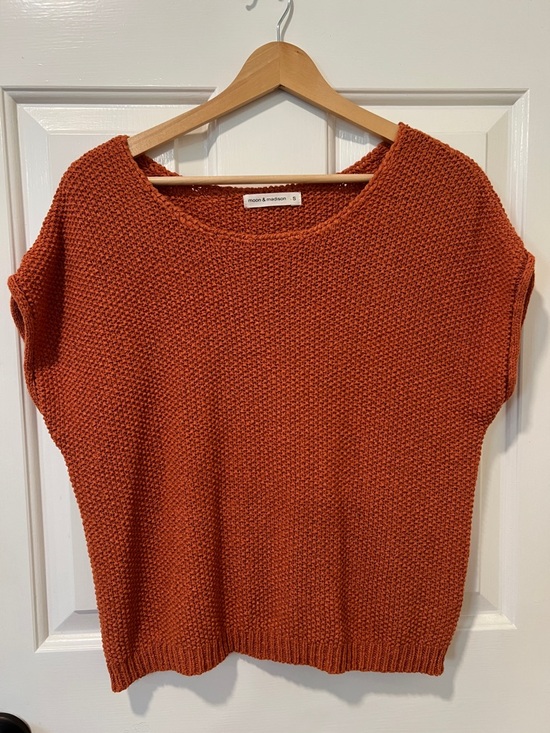 moon & madison Sweaters - moon & madison Burnt Orange Short-Sleeve Scoop Neck Knit Sweater